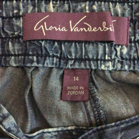 Gloria Vanderbilt Blue Floral Shorts - Size 14 - Picture 5 of 7